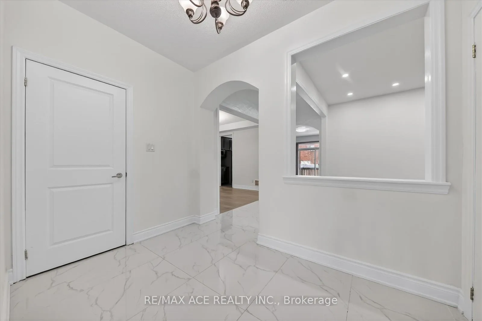 Photo 11 of Unit Main, 2525 Bridle Road N, Oshawa, Windfields — HOMEH