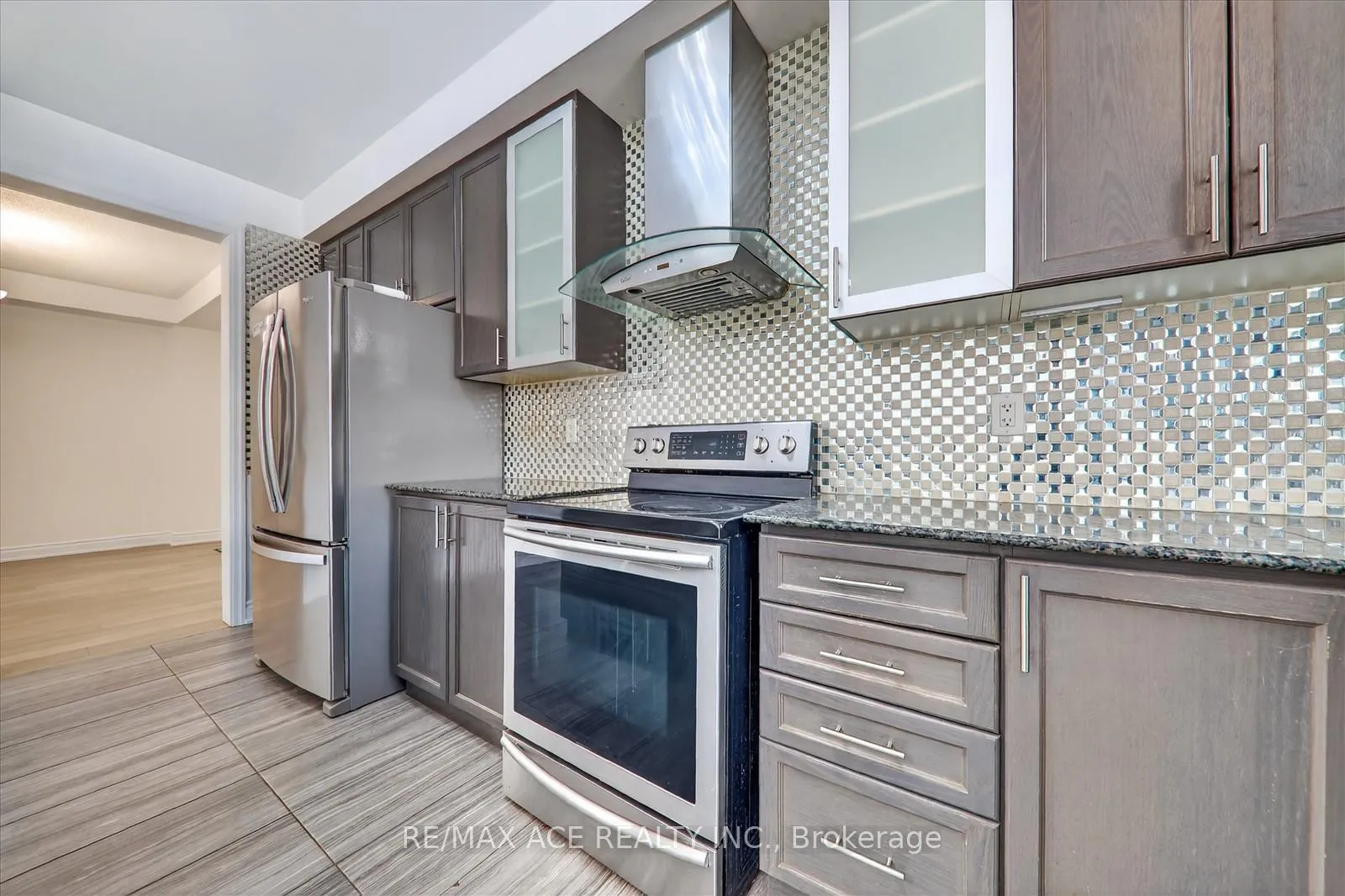 Photo 24 of Unit Main, 2525 Bridle Road N, Oshawa, Windfields — HOMEH