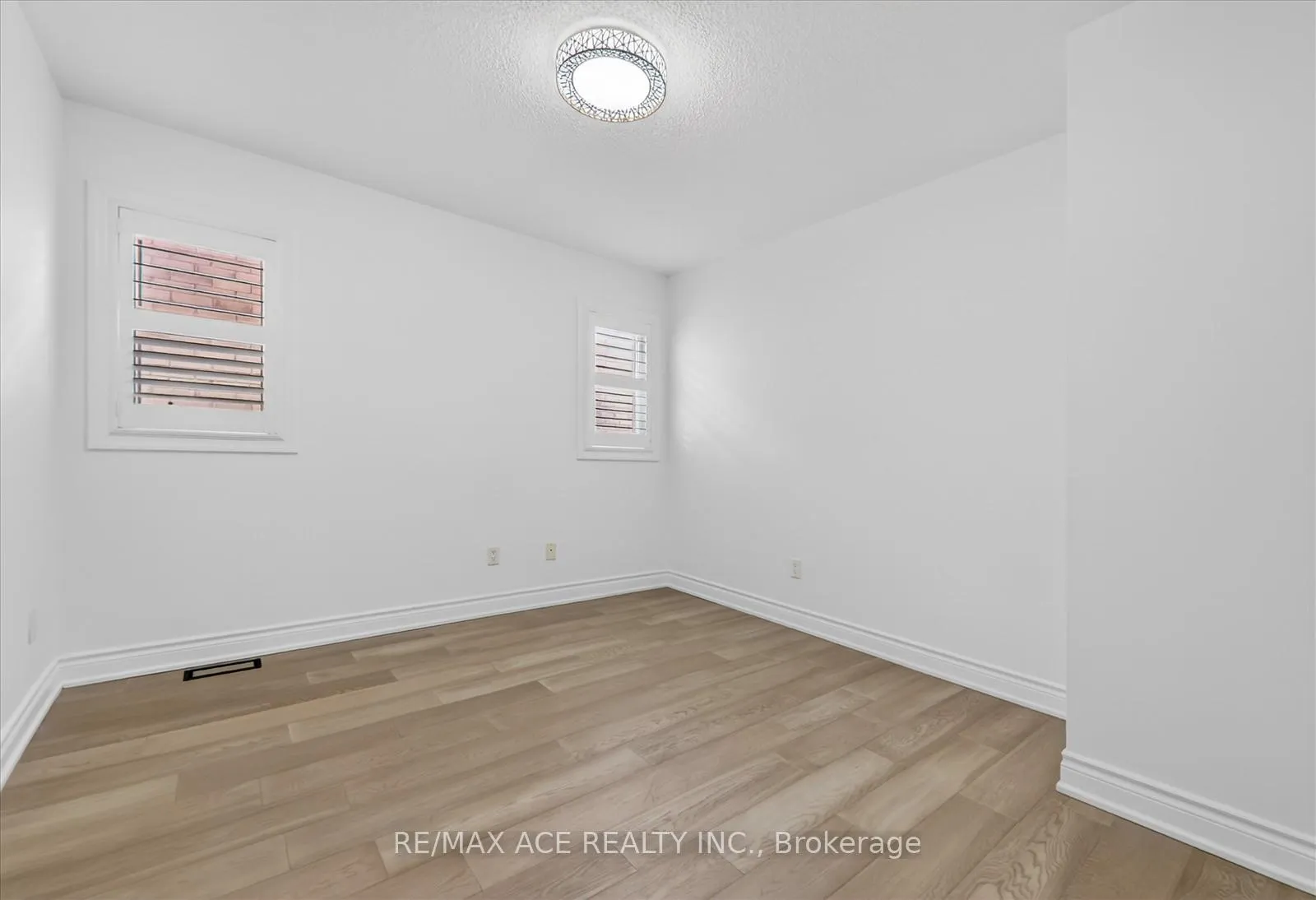 Photo 33 of Unit Main, 2525 Bridle Road N, Oshawa, Windfields — HOMEH