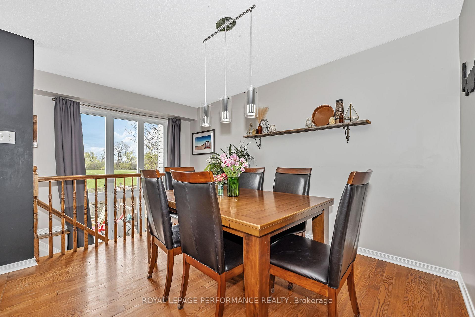 Photo 6 of 40 Carwood Circle, Ottawa, Carson Meadows — HOMEH