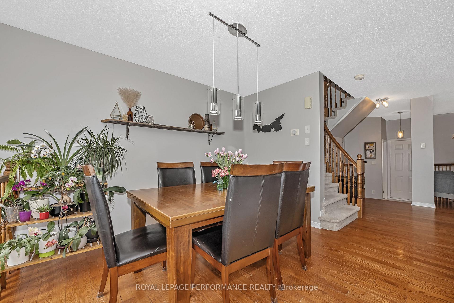 Photo 7 of 40 Carwood Circle, Ottawa, Carson Meadows — HOMEH