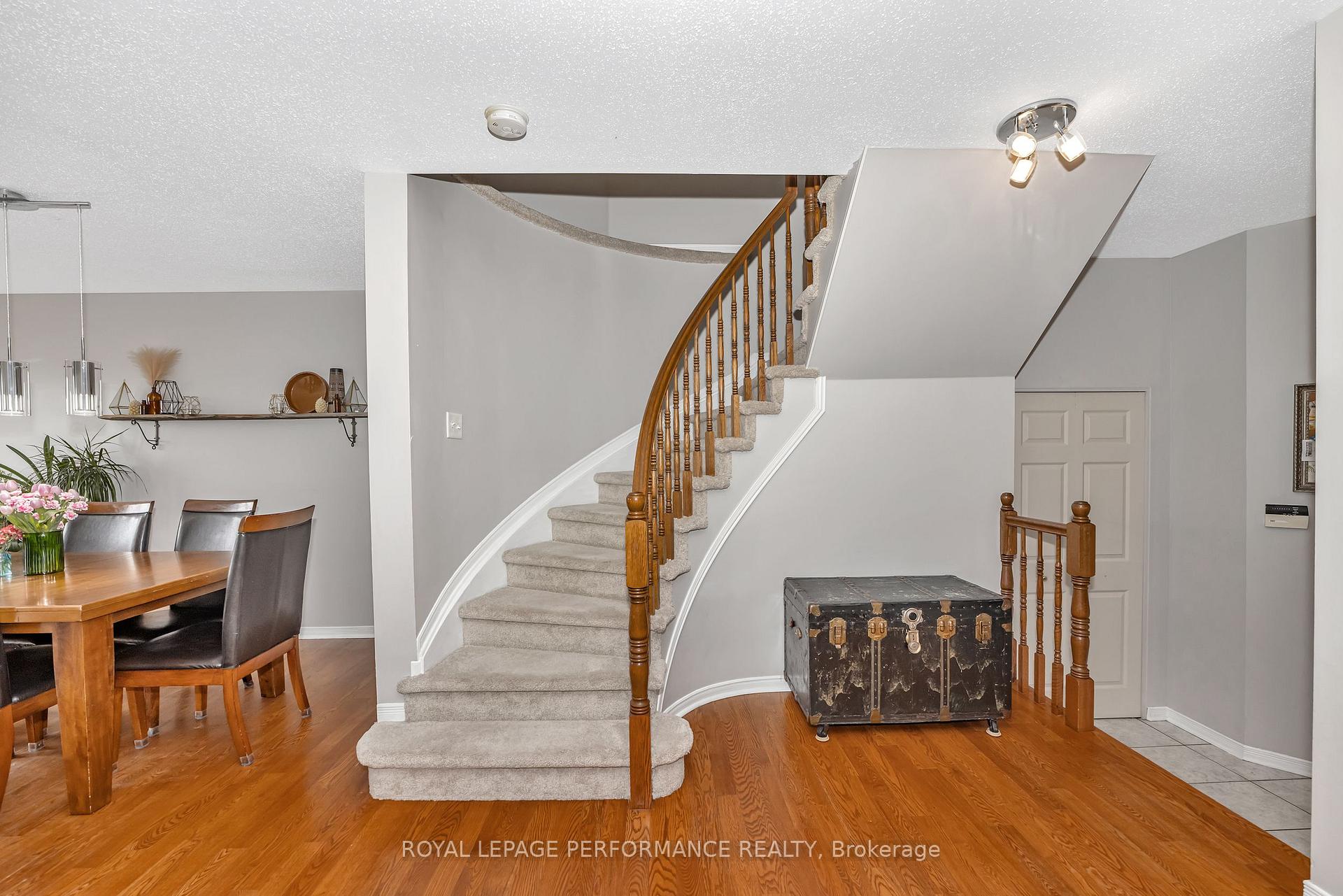 Photo 12 of 40 Carwood Circle, Ottawa, Carson Meadows — HOMEH