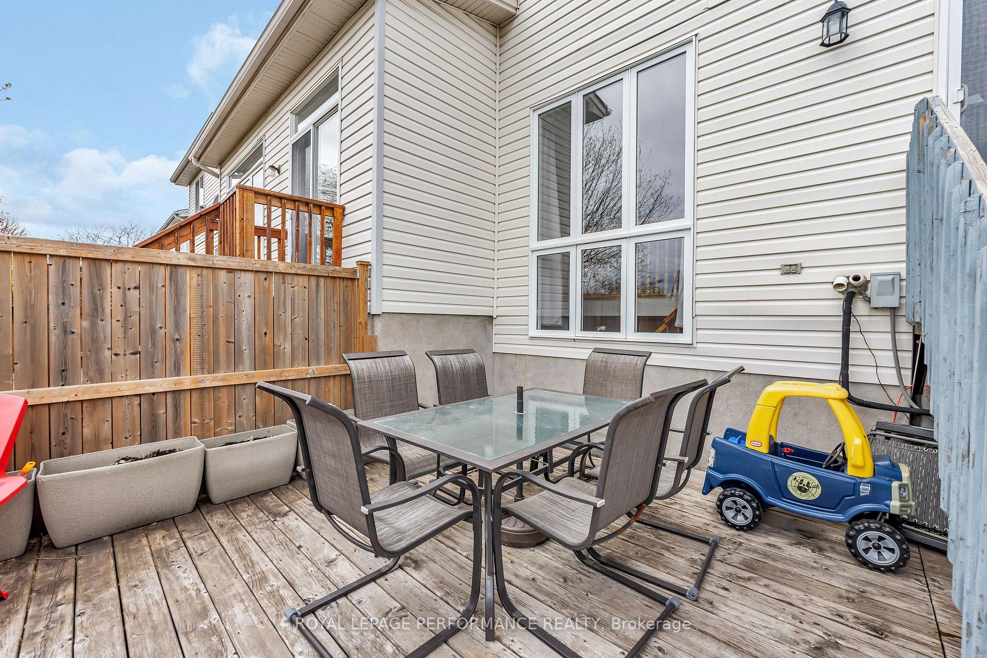 Photo 30 of 40 Carwood Circle, Ottawa, Carson Meadows — HOMEH