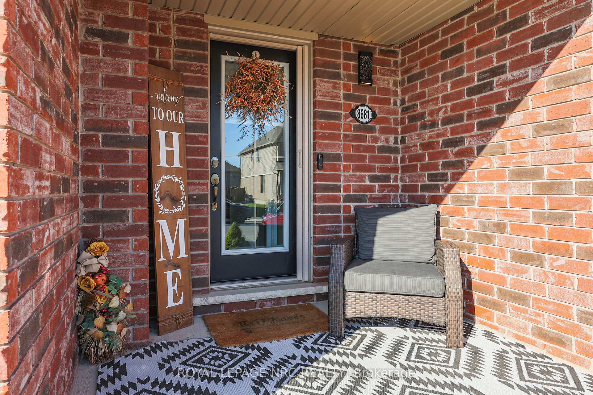Photo 4 of 8681 Dogwood Crescent, Niagara Falls, Brown — HOMEH