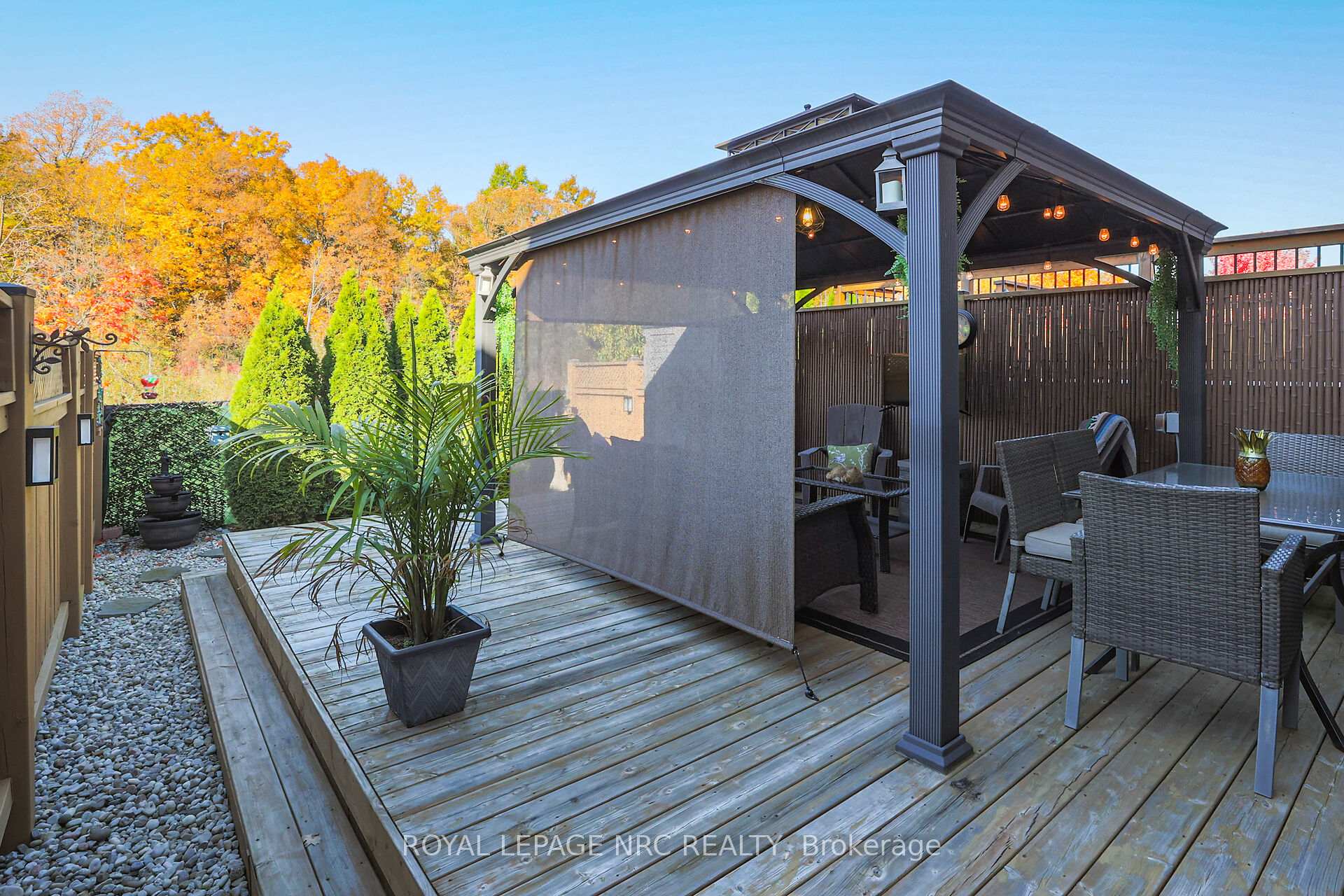 Photo 5 of 8681 Dogwood Crescent, Niagara Falls, Brown — HOMEH