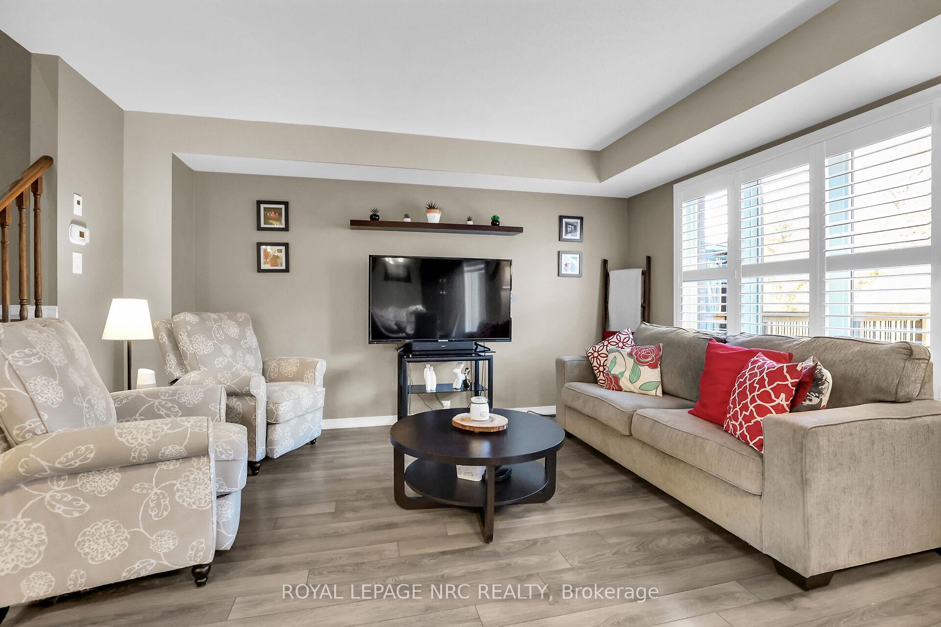 Photo 8 of 8681 Dogwood Crescent, Niagara Falls, Brown — HOMEH