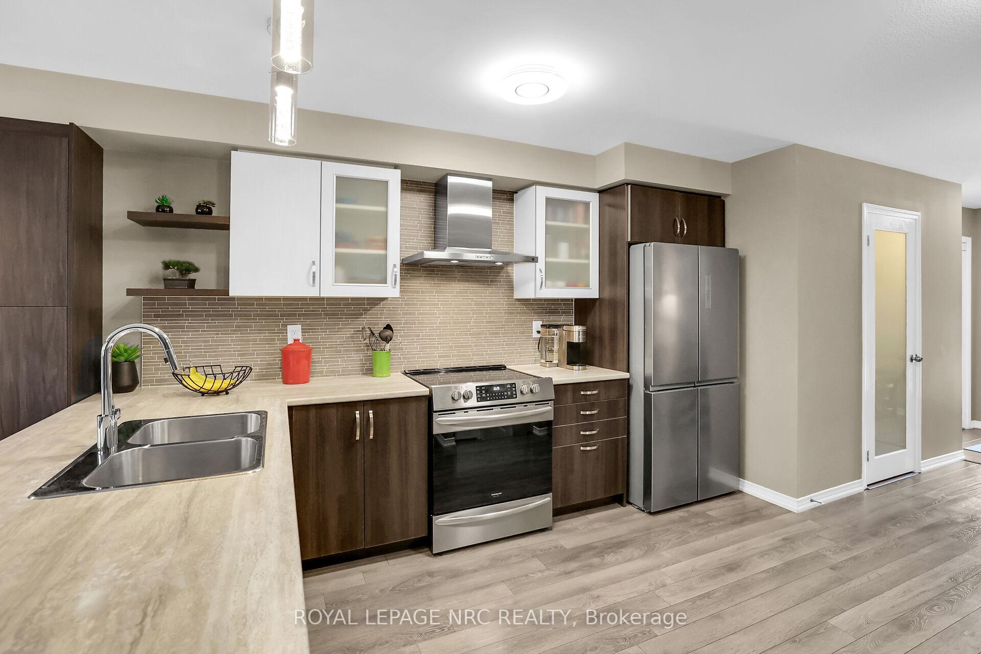 Photo 13 of 8681 Dogwood Crescent, Niagara Falls, Brown — HOMEH