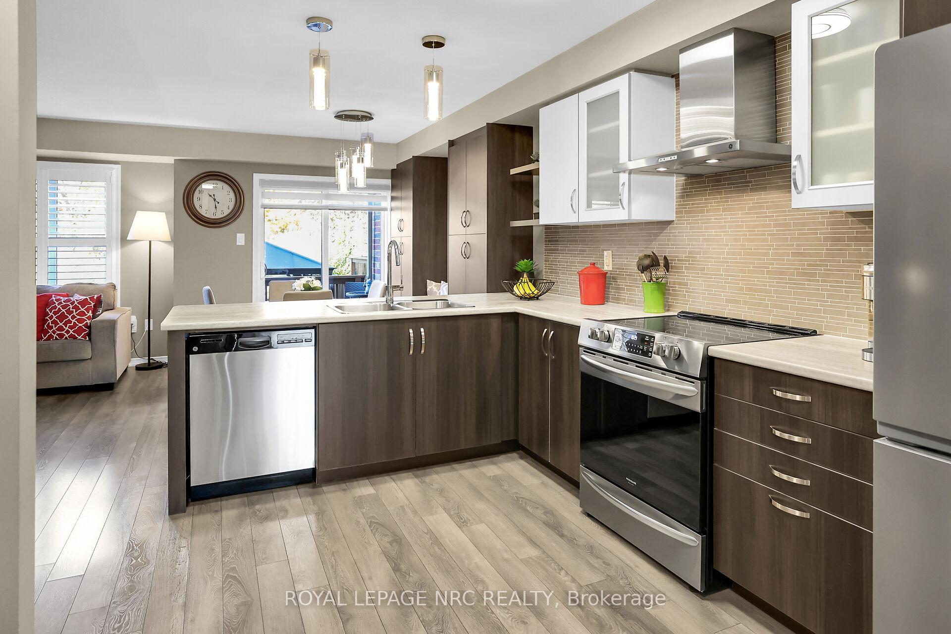Photo 14 of 8681 Dogwood Crescent, Niagara Falls, Brown — HOMEH