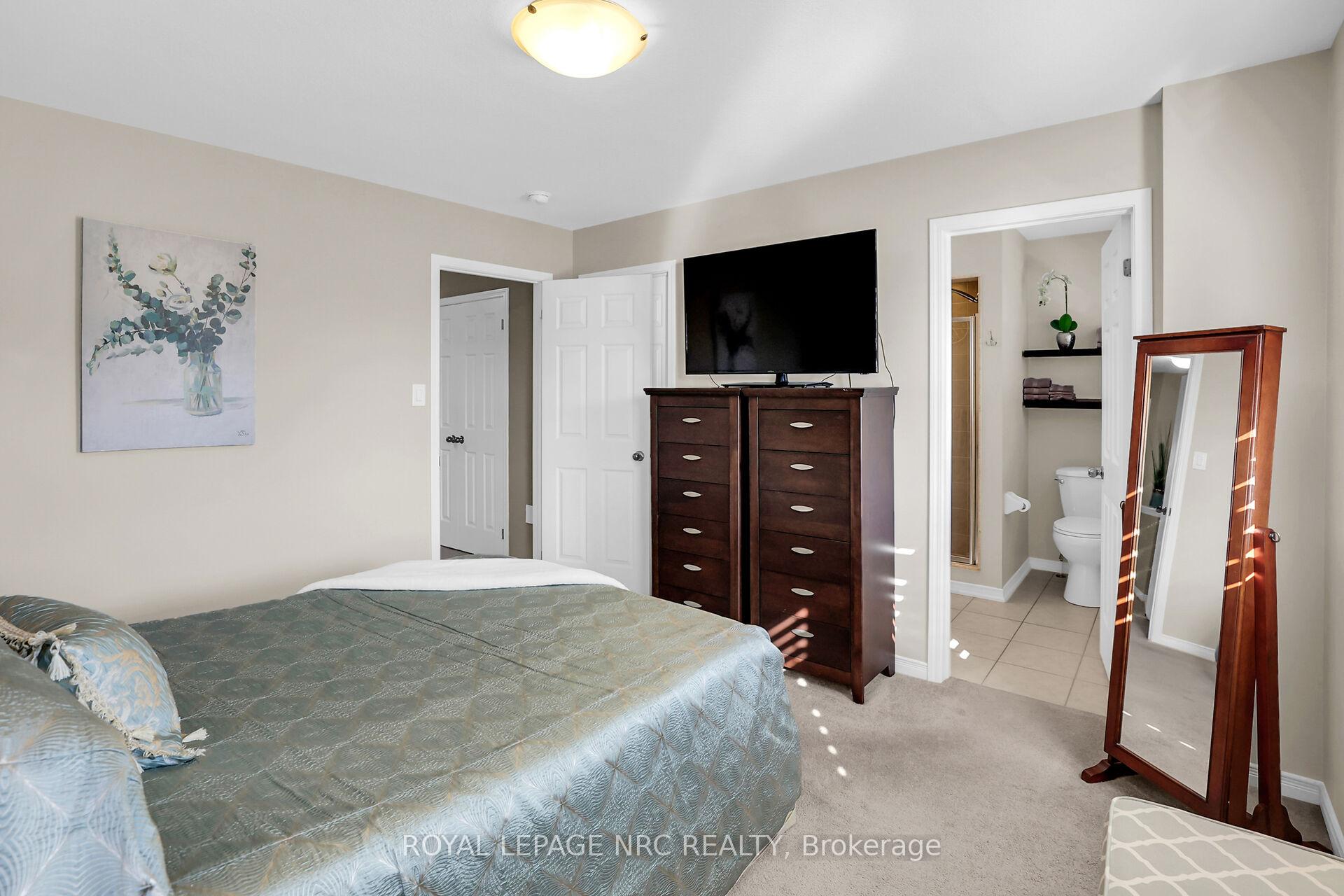 Photo 21 of 8681 Dogwood Crescent, Niagara Falls, Brown — HOMEH