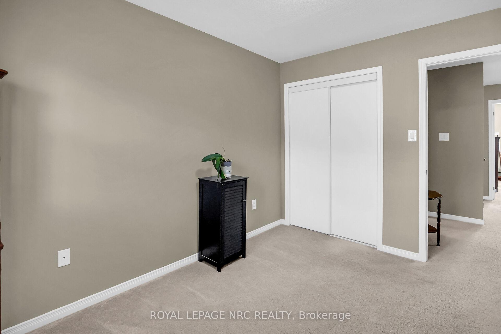 Photo 26 of 8681 Dogwood Crescent, Niagara Falls, Brown — HOMEH