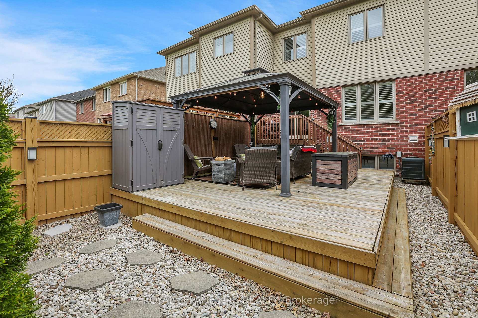 Photo 35 of 8681 Dogwood Crescent, Niagara Falls, Brown — HOMEH