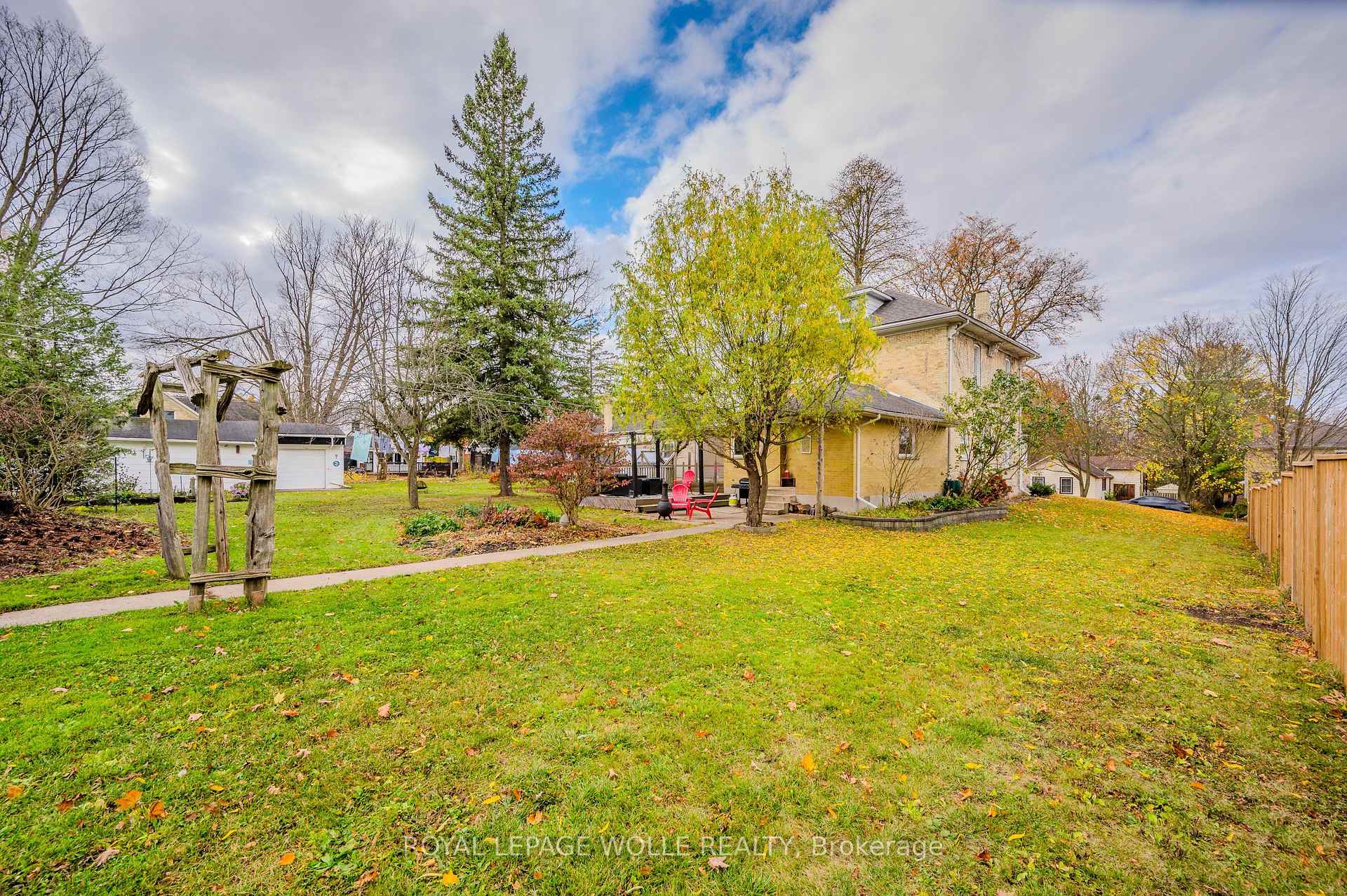 Photo 34 of 335 Leopold St Street, North Huron, Wingham — HOMEH