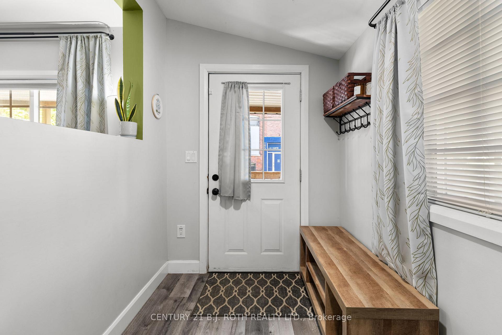 Photo 2 of 87 Victoria Street, Orillia — HOMEH