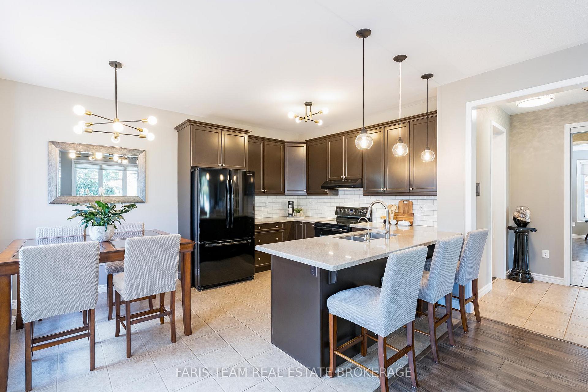 Photo 4 of 38 Paddison Place, New Tecumseth, Alliston — HOMEH