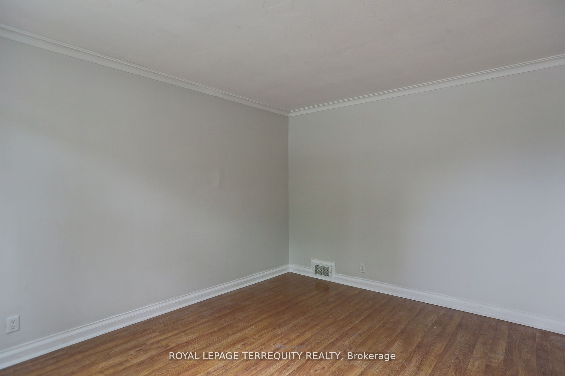 Photo 37 of 2563 Kingston Road, Scarborough, Cliffcrest — HOMEH