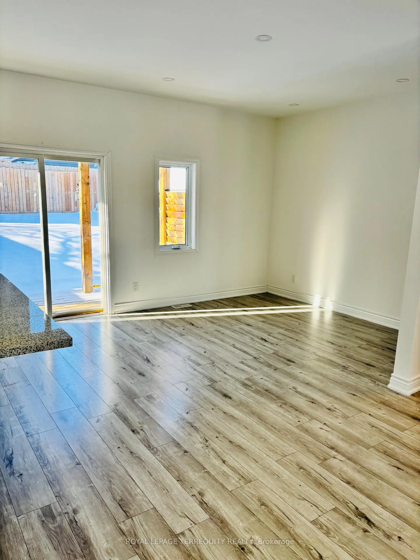 Photo 2 of 308 Nassau Street, Oshawa, Vanier — HOMEH