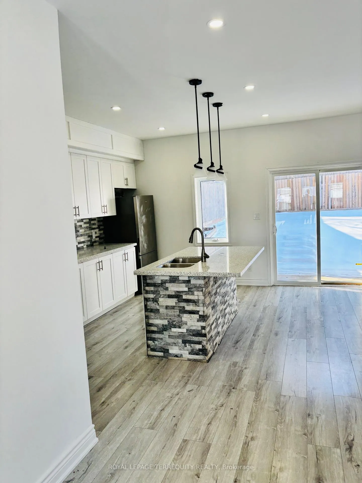 Photo 3 of 308 Nassau Street, Oshawa, Vanier — HOMEH