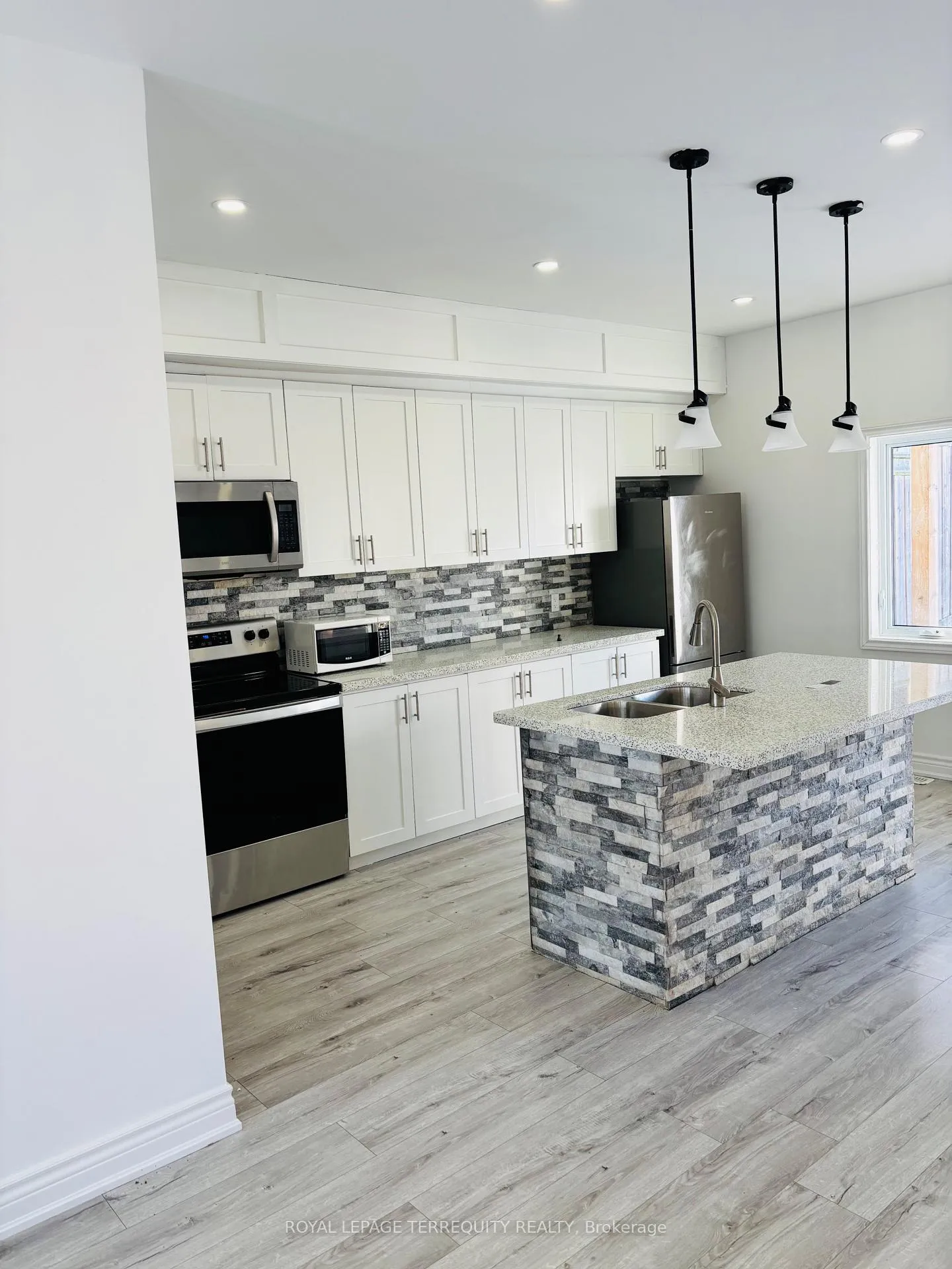 Photo 4 of 308 Nassau Street, Oshawa, Vanier — HOMEH