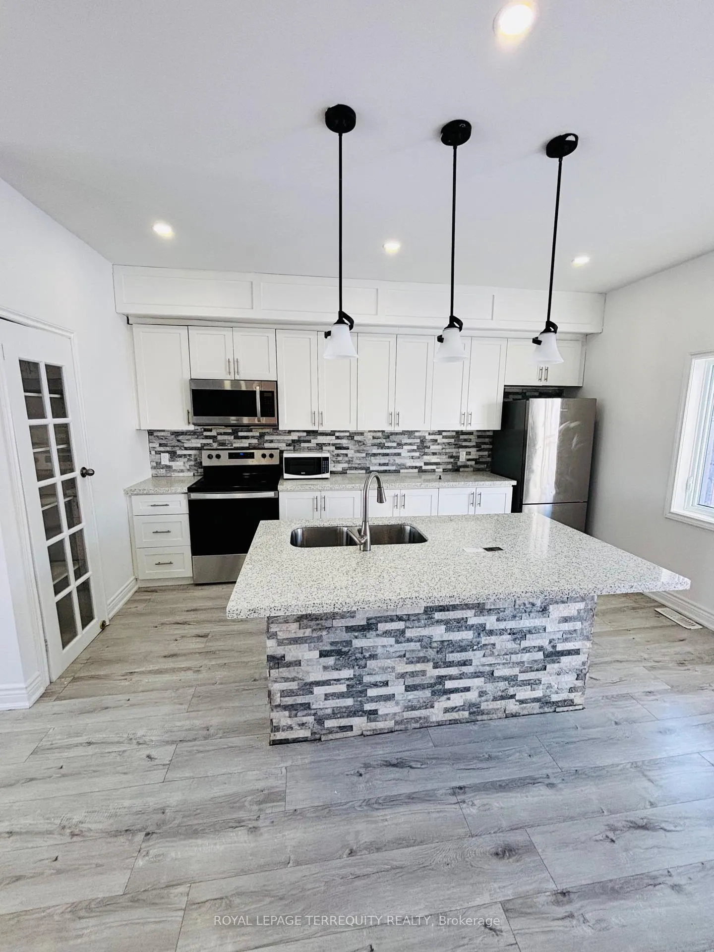 Photo 5 of 308 Nassau Street, Oshawa, Vanier — HOMEH