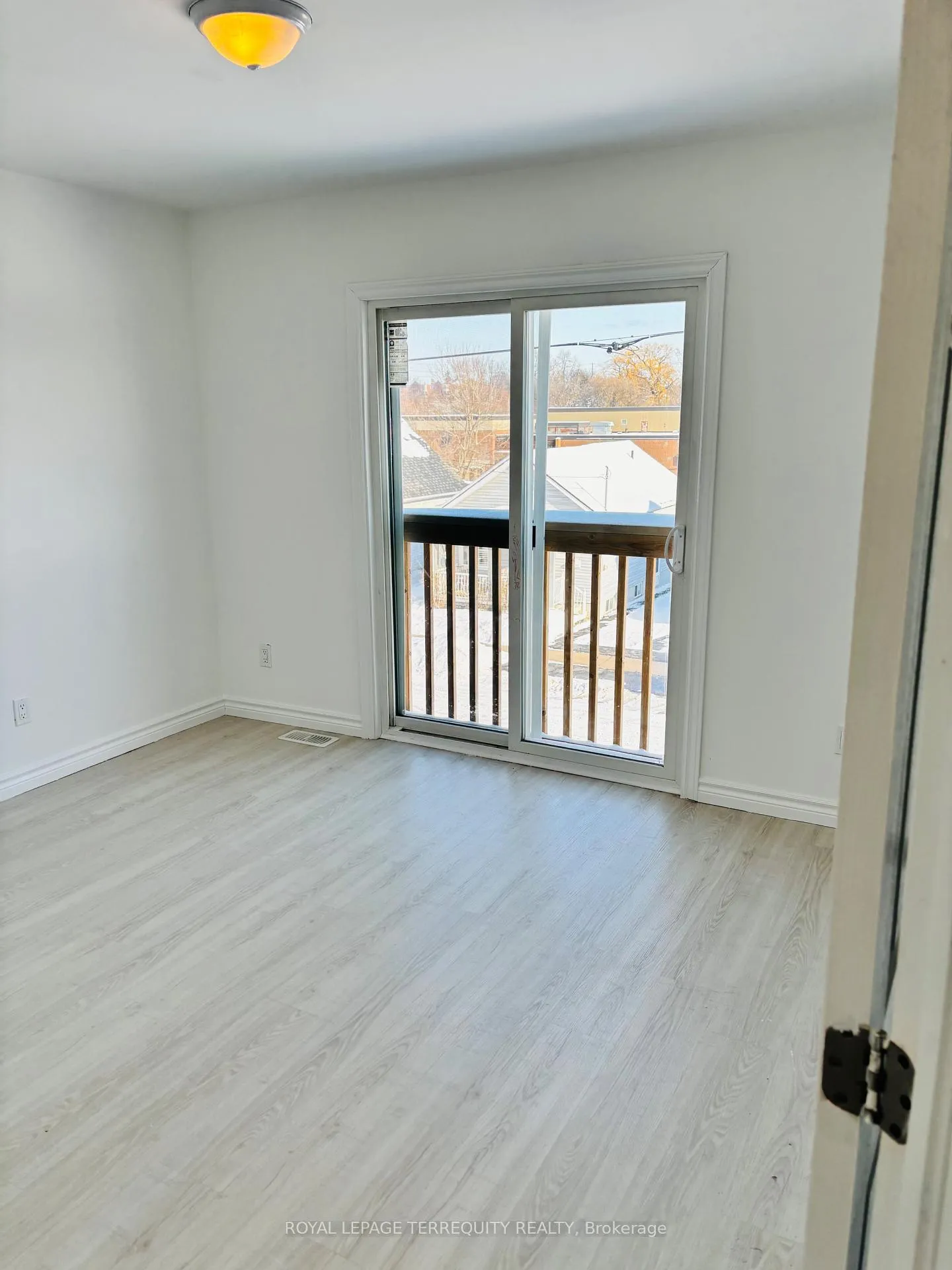Photo 16 of 308 Nassau Street, Oshawa, Vanier — HOMEH