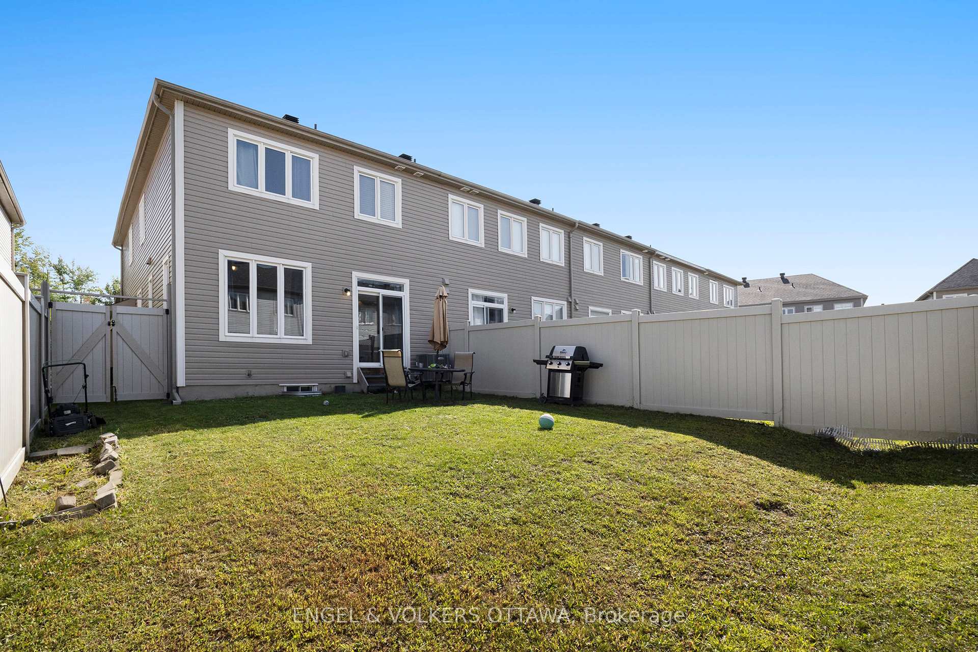 Photo 12 of 513 Tulip Tree Way, Ottawa, Mer Bleue/Bradley Estates/Anderson Park — HOMEH