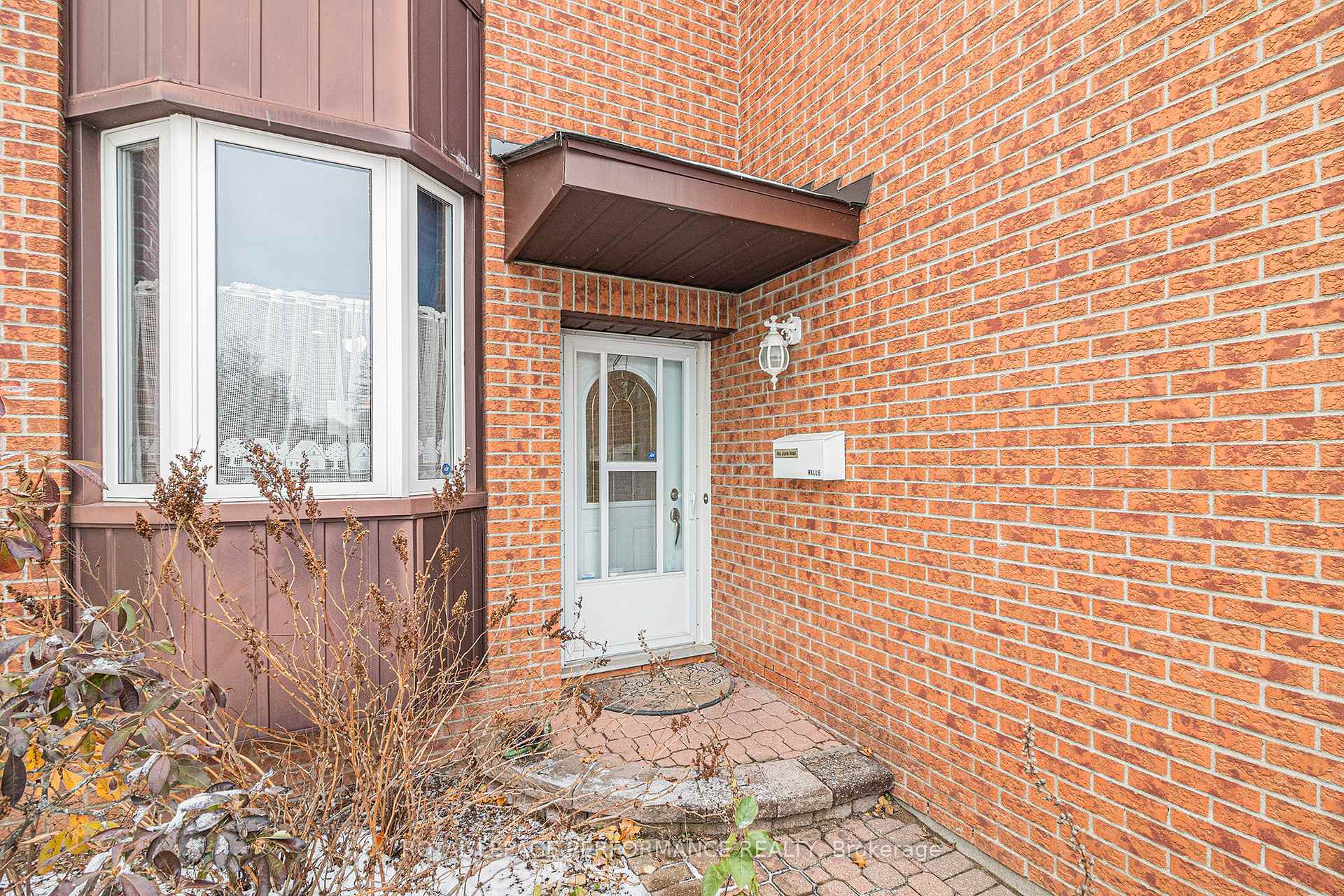 Photo 3 of 1642 Prestwick Drive, Ottawa, Queenswood Heights South — HOMEH