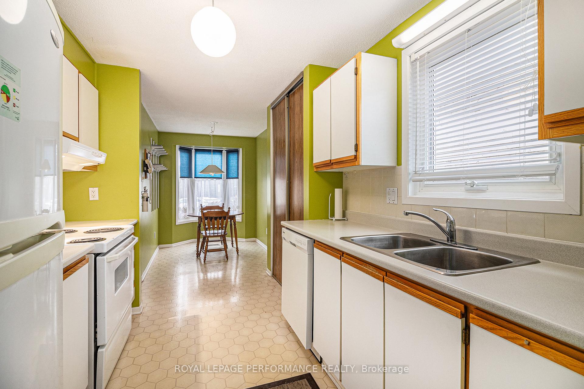 Photo 9 of 1642 Prestwick Drive, Ottawa, Queenswood Heights South — HOMEH