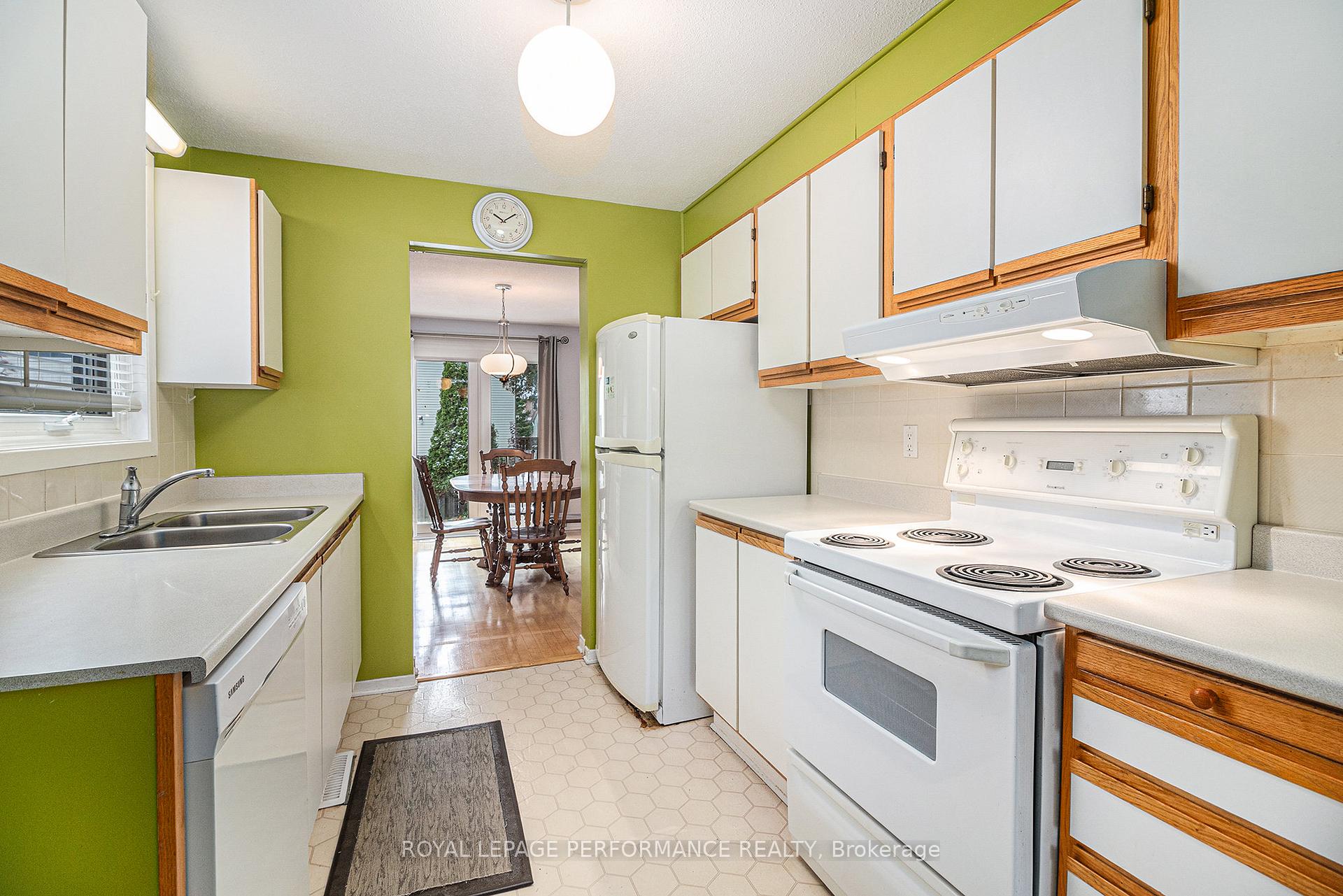 Photo 10 of 1642 Prestwick Drive, Ottawa, Queenswood Heights South — HOMEH