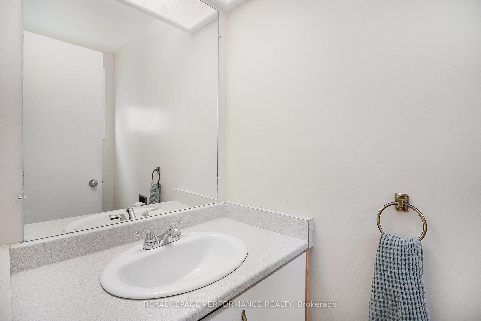 Photo 12 of 1642 Prestwick Drive, Ottawa, Queenswood Heights South — HOMEH