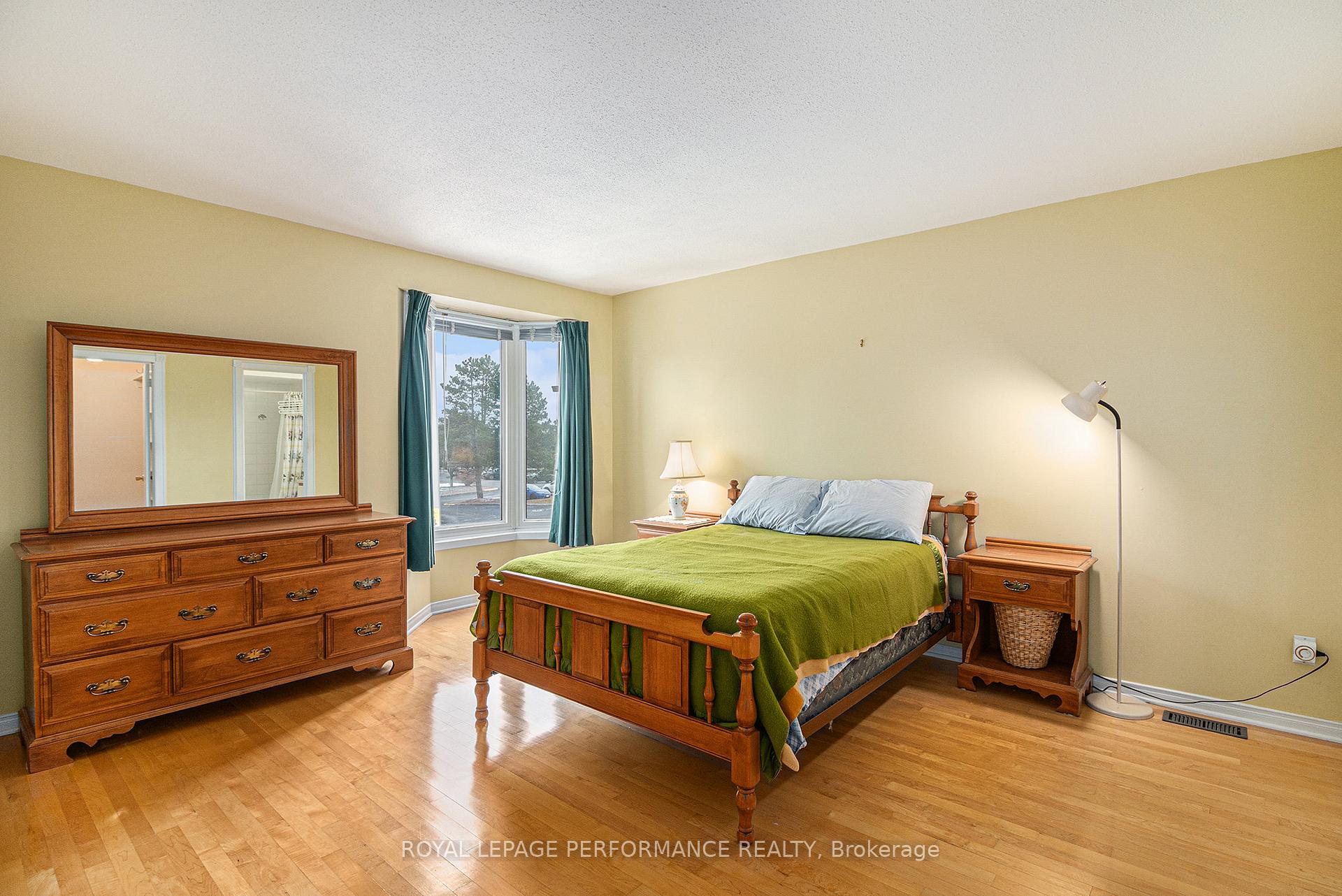 Photo 13 of 1642 Prestwick Drive, Ottawa, Queenswood Heights South — HOMEH