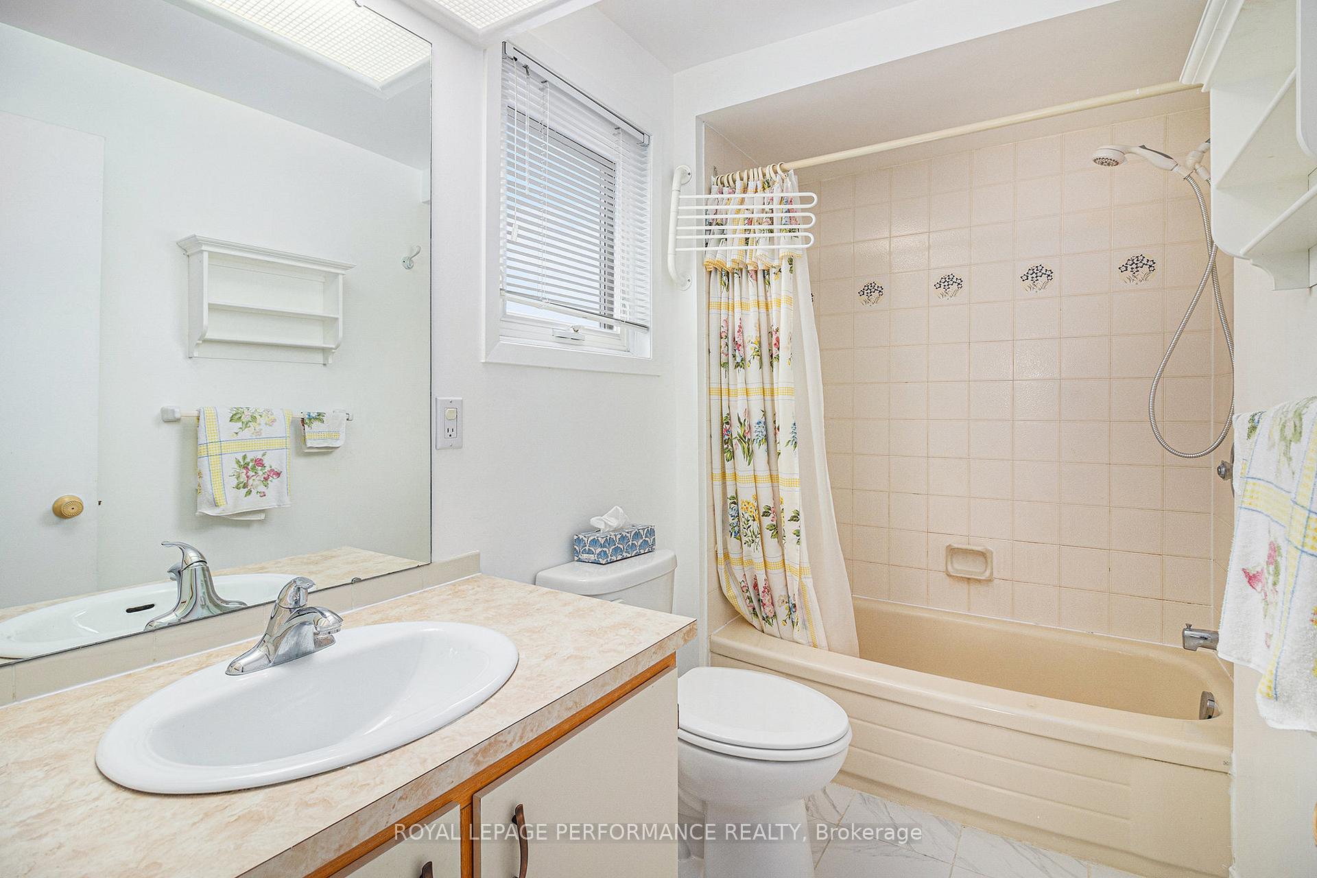 Photo 16 of 1642 Prestwick Drive, Ottawa, Queenswood Heights South — HOMEH