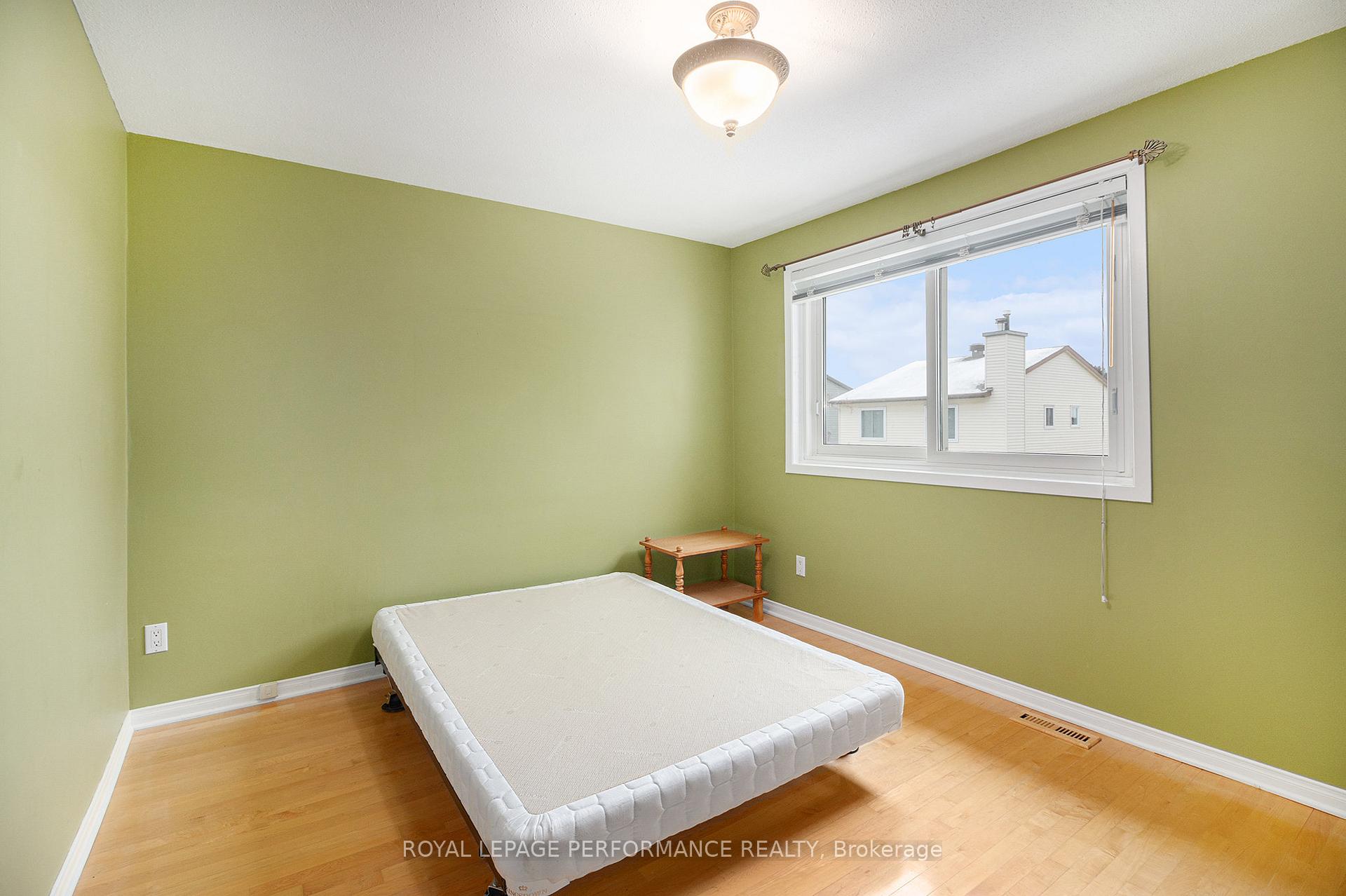 Photo 18 of 1642 Prestwick Drive, Ottawa, Queenswood Heights South — HOMEH