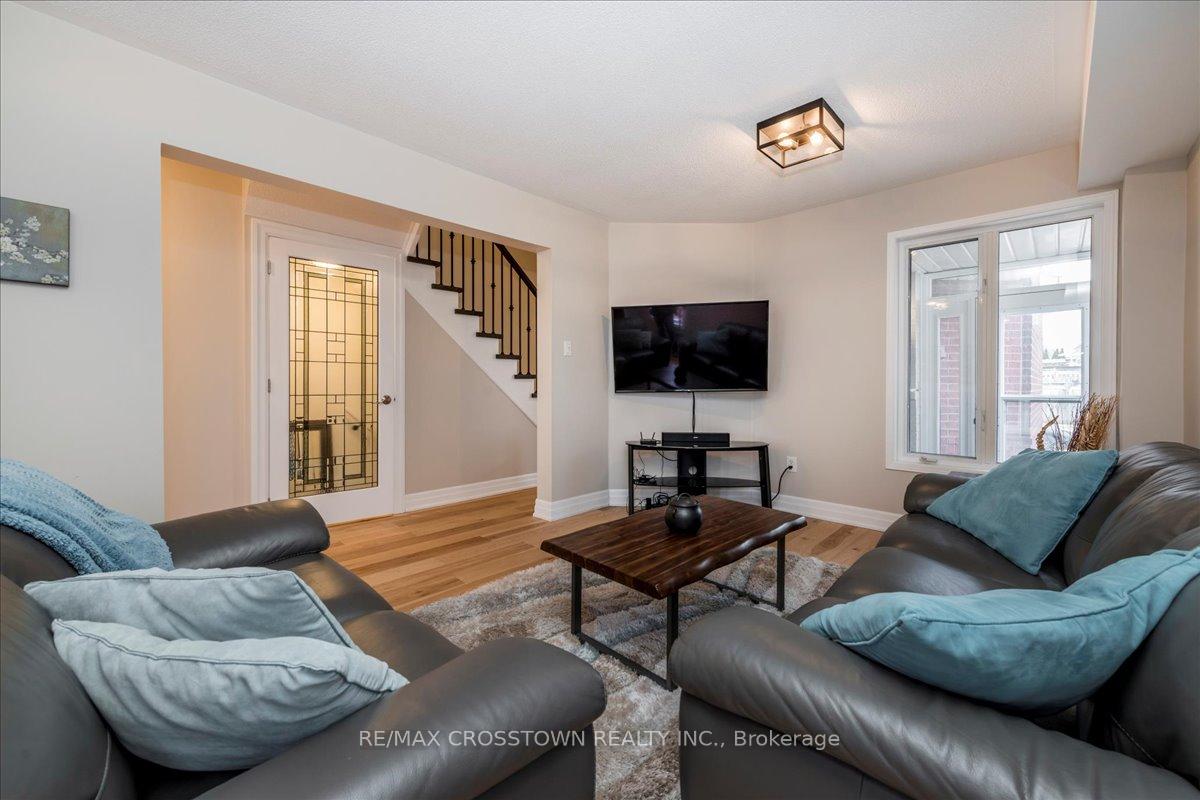 Photo 2 of 401 Jay Crescent, Orangeville — HOMEH