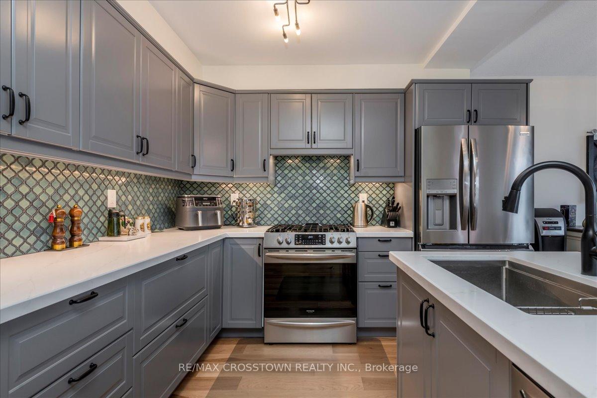 Photo 5 of 401 Jay Crescent, Orangeville — HOMEH