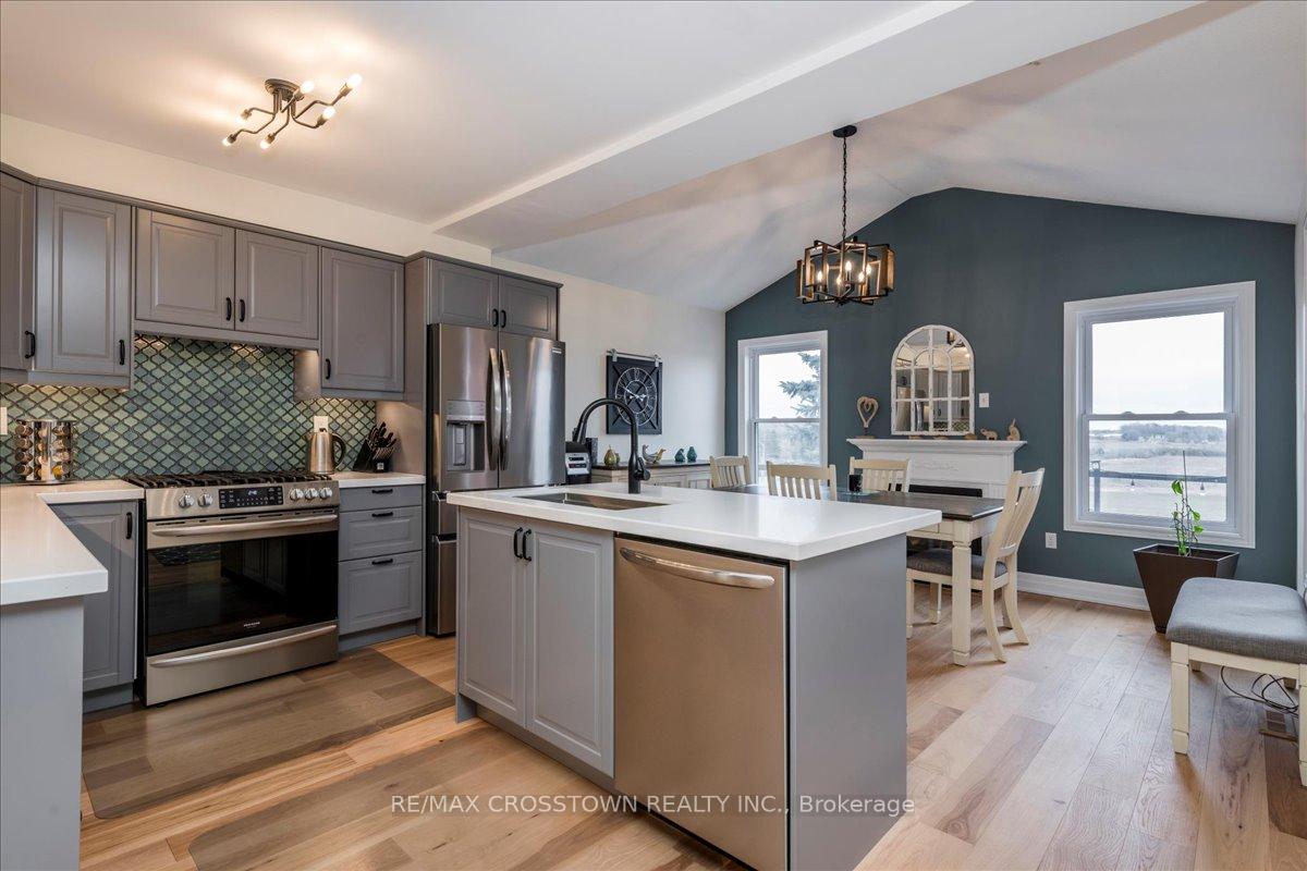 Photo 8 of 401 Jay Crescent, Orangeville — HOMEH
