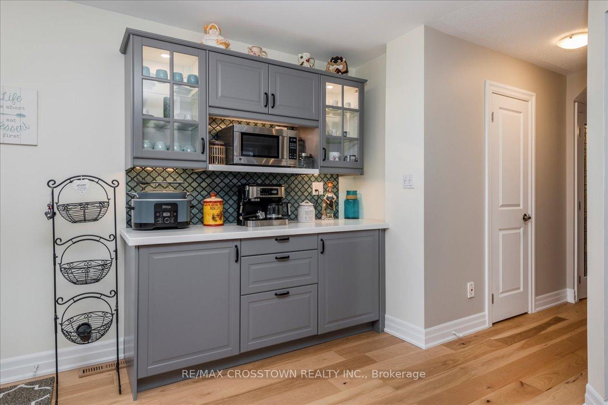 Photo 7 of 401 Jay Crescent, Orangeville — HOMEH