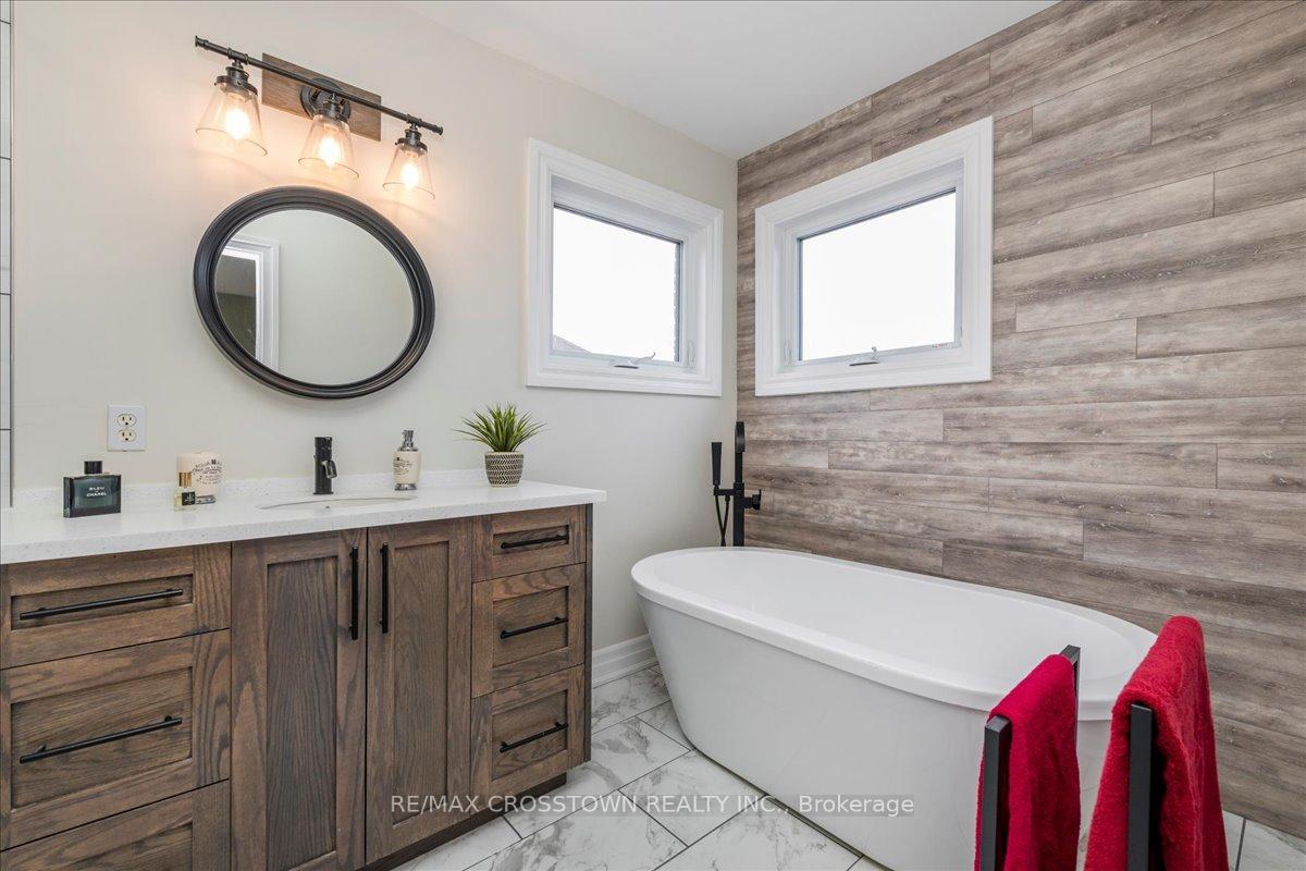 Photo 11 of 401 Jay Crescent, Orangeville — HOMEH
