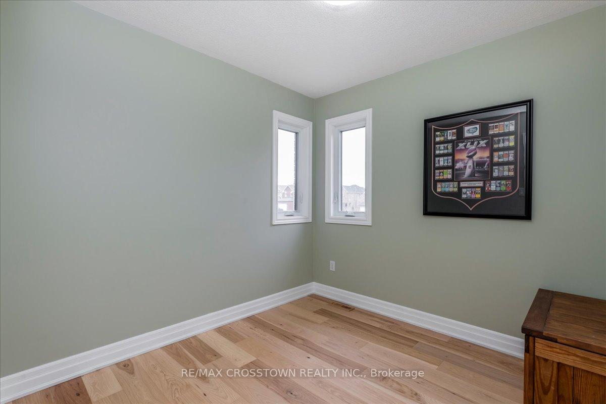 Photo 15 of 401 Jay Crescent, Orangeville — HOMEH