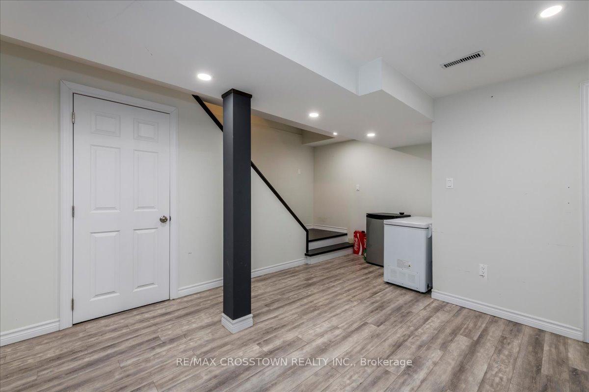 Photo 16 of 401 Jay Crescent, Orangeville — HOMEH
