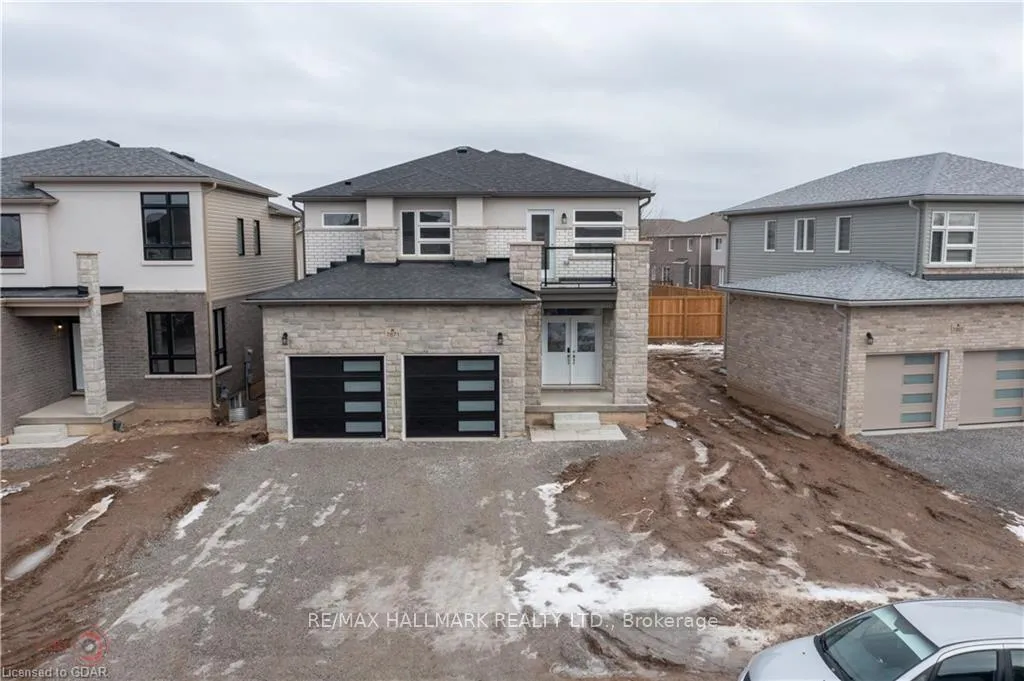 Photo 1 of 7871 Seabiscuit Drive, Niagara Falls, Ascot — HOMEH