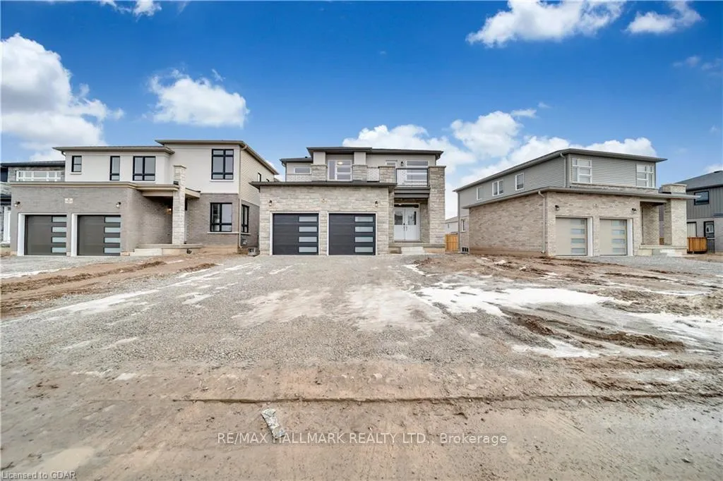 Photo 2 of 7871 Seabiscuit Drive, Niagara Falls, Ascot — HOMEH