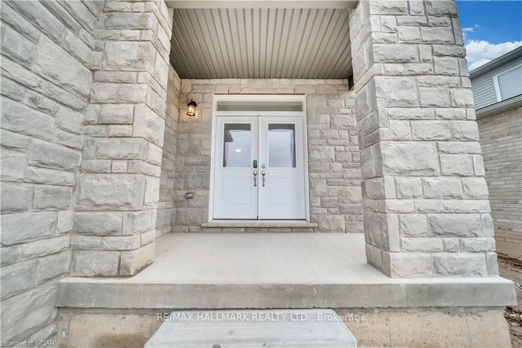 Photo 4 of 7871 Seabiscuit Drive, Niagara Falls, Ascot — HOMEH