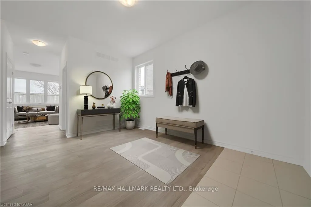 Photo 6 of 7871 Seabiscuit Drive, Niagara Falls, Ascot — HOMEH
