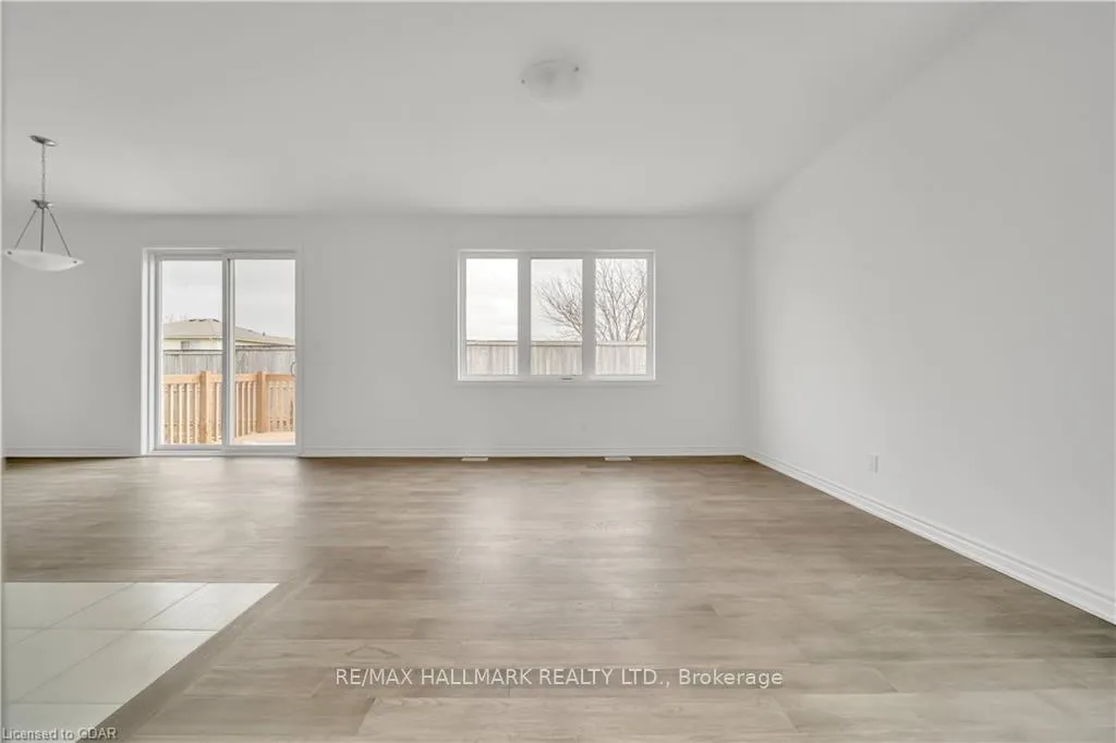 Photo 10 of 7871 Seabiscuit Drive, Niagara Falls, Ascot — HOMEH