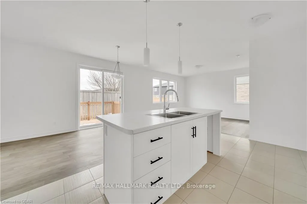 Photo 17 of 7871 Seabiscuit Drive, Niagara Falls, Ascot — HOMEH