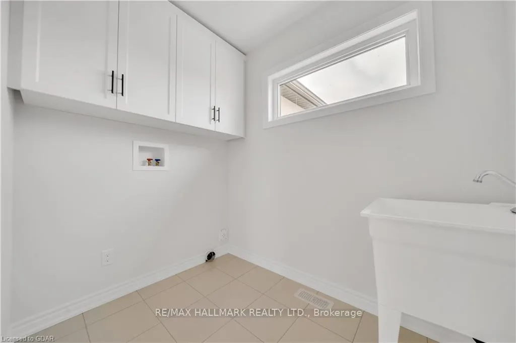 Photo 31 of 7871 Seabiscuit Drive, Niagara Falls, Ascot — HOMEH