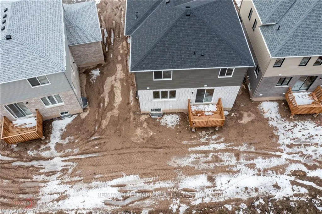 Photo 33 of 7871 Seabiscuit Drive, Niagara Falls, Ascot — HOMEH