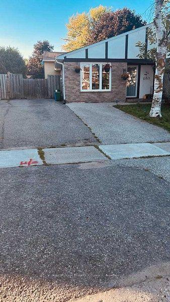 Photo 2 of 44 Manor Crescent, Orangeville — HOMEH
