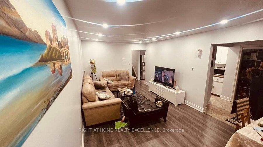 Photo 7 of 44 Manor Crescent, Orangeville — HOMEH