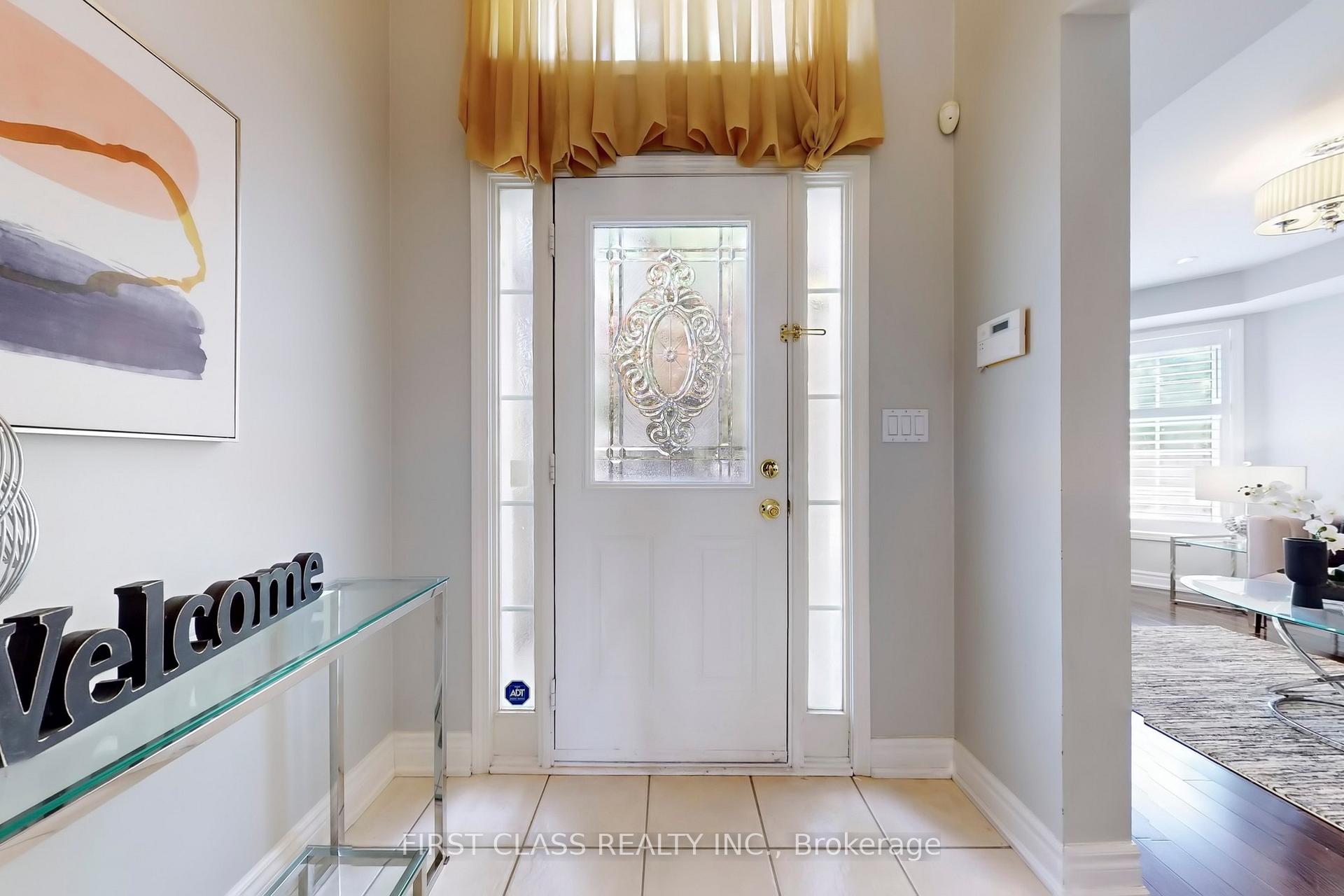 Photo 3 of 12 Abbotsbury Lane, Markham, Berczy — HOMEH